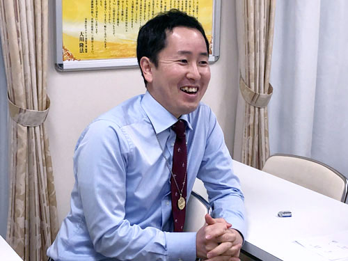 担当:綾野 里咲